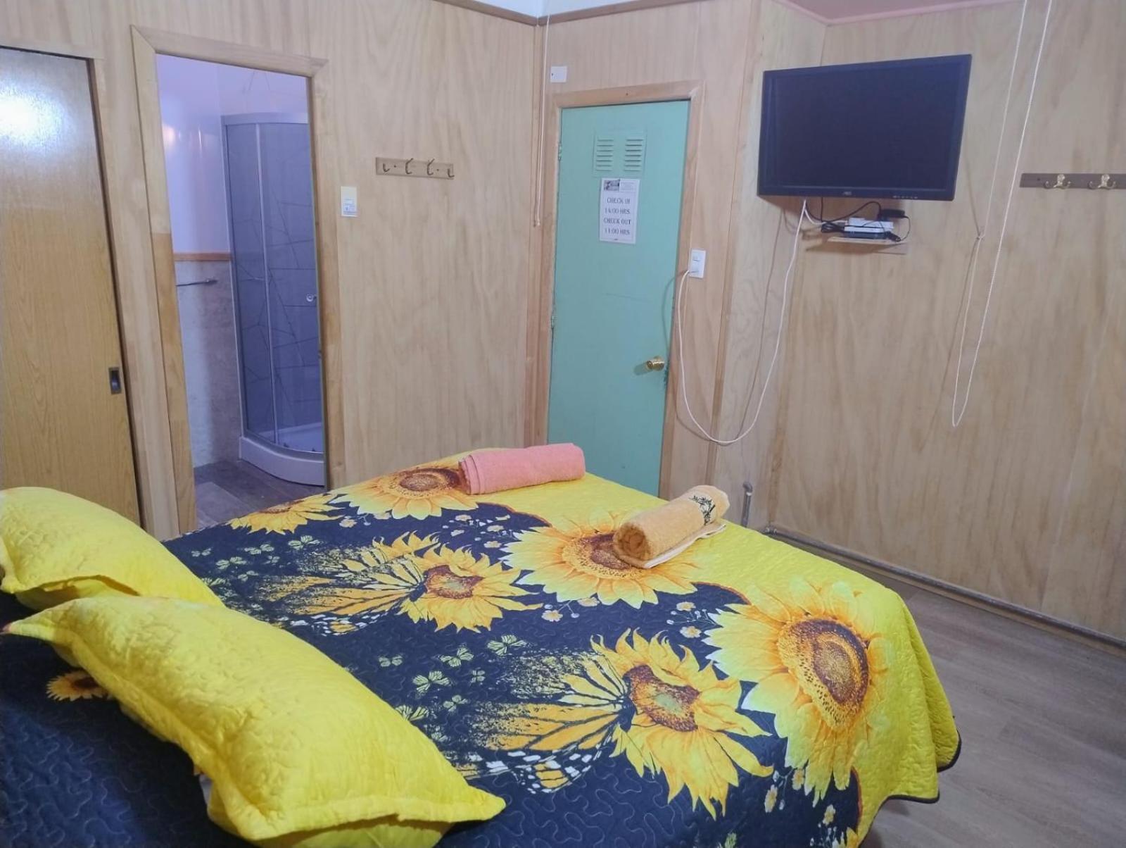 Hostal Y Residencial El Mundial Puerto Natales Kültér fotó
